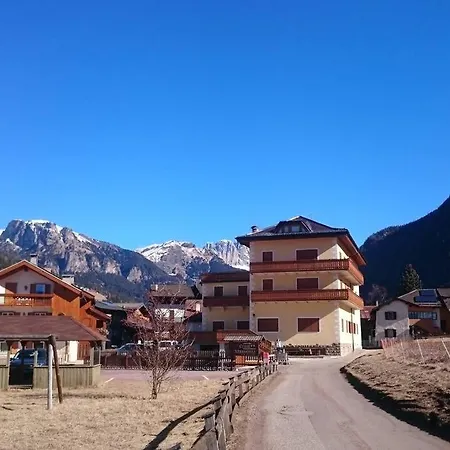 Mirarmonti Nel Cuore Di Pozza Con I Tuoi Animali Pozza di Fassa Exterior photo