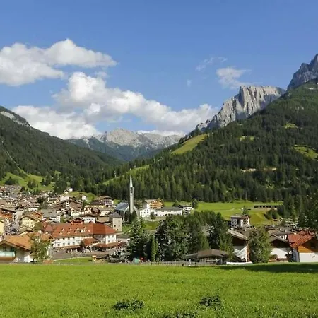 Mirarmonti Nel Cuore Di Pozza Con I Tuoi Animali Pozza di Fassa Exterior photo